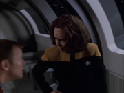 extant_StarTrek_VOY_6x03-BargeOfTheDead_00973.jpg