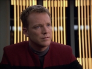 extant_StarTrek_VOY_6x03-BargeOfTheDead_01663.jpg