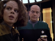 extant_StarTrek_VOY_6x03-BargeOfTheDead_01689.jpg