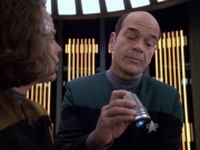 extant_StarTrek_VOY_6x03-BargeOfTheDead_01704.jpg