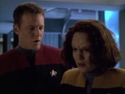 extant_StarTrek_VOY_6x03-BargeOfTheDead_02007.jpg