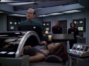 extant_StarTrek_VOY_6x03-BargeOfTheDead_02443.jpg
