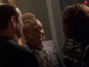extant_StarTrek_VOY_6x03-BargeOfTheDead_03162.jpg