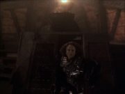 extant_StarTrek_VOY_6x03-BargeOfTheDead_03436.jpg
