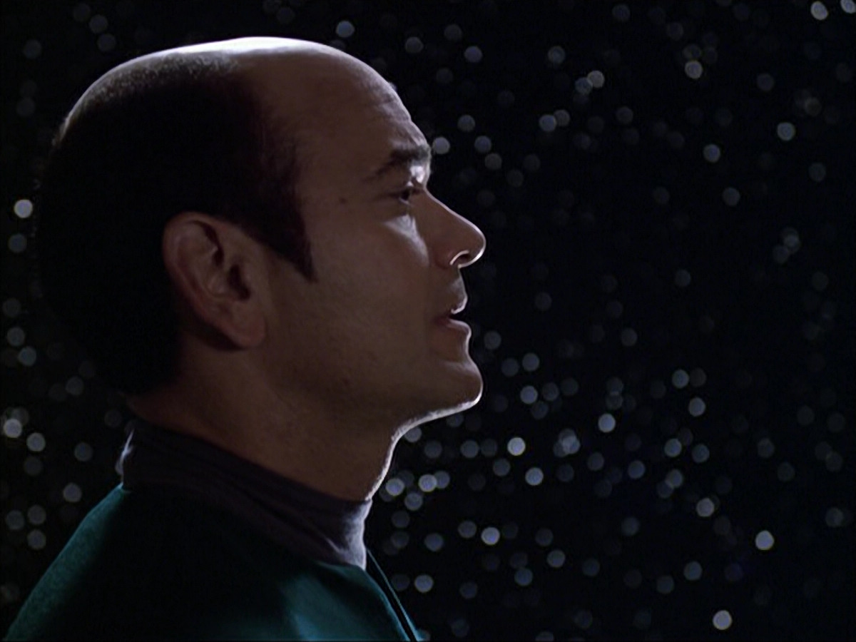 extant_StarTrek_VOY_6x04-TinkerTenorDoctorSpy_00021.jpg