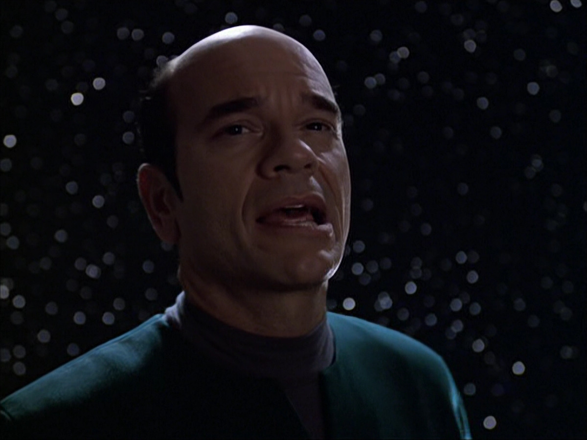 extant_StarTrek_VOY_6x04-TinkerTenorDoctorSpy_00022.jpg