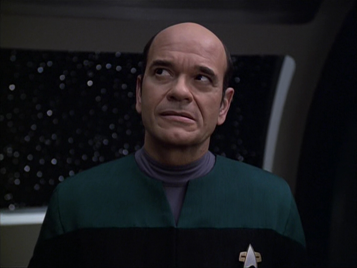 extant_StarTrek_VOY_6x04-TinkerTenorDoctorSpy_00033.jpg