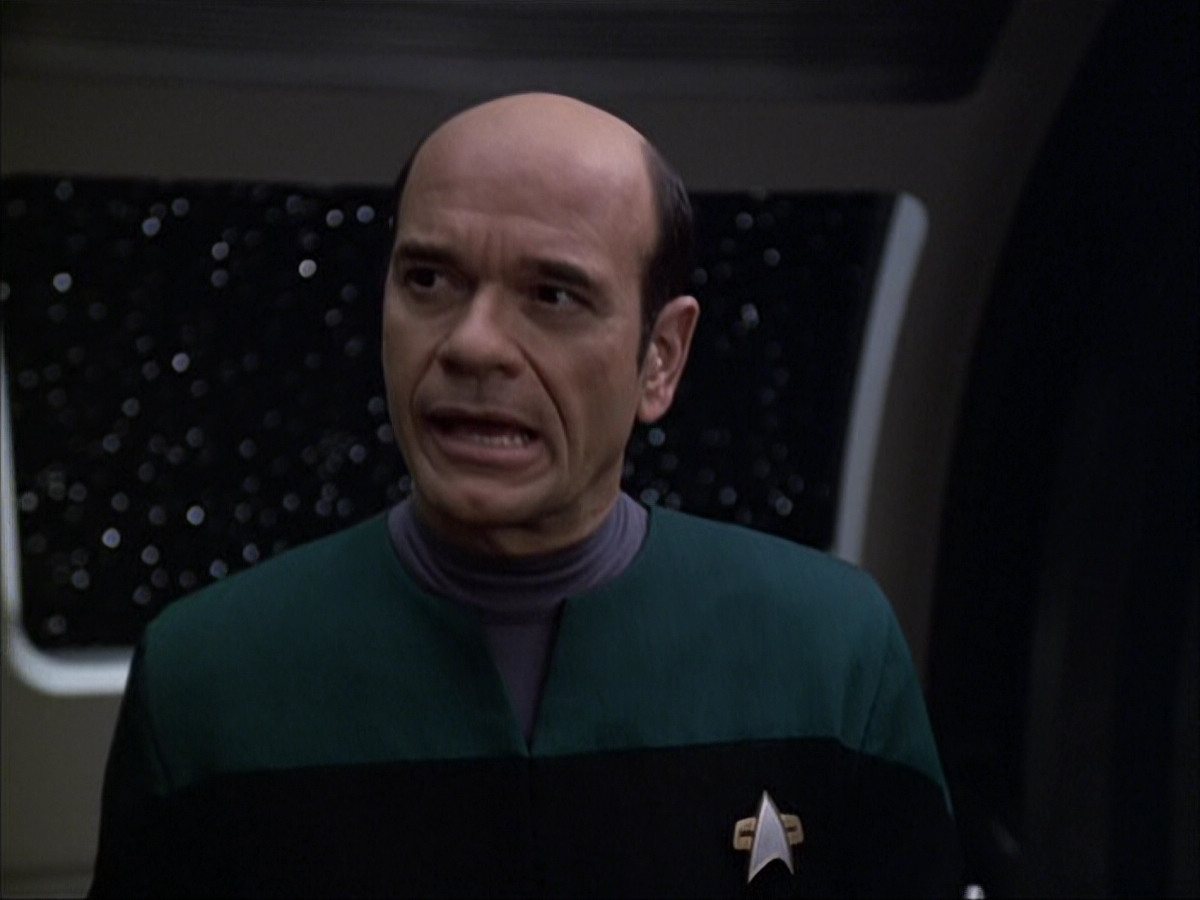 extant_StarTrek_VOY_6x04-TinkerTenorDoctorSpy_00034.jpg