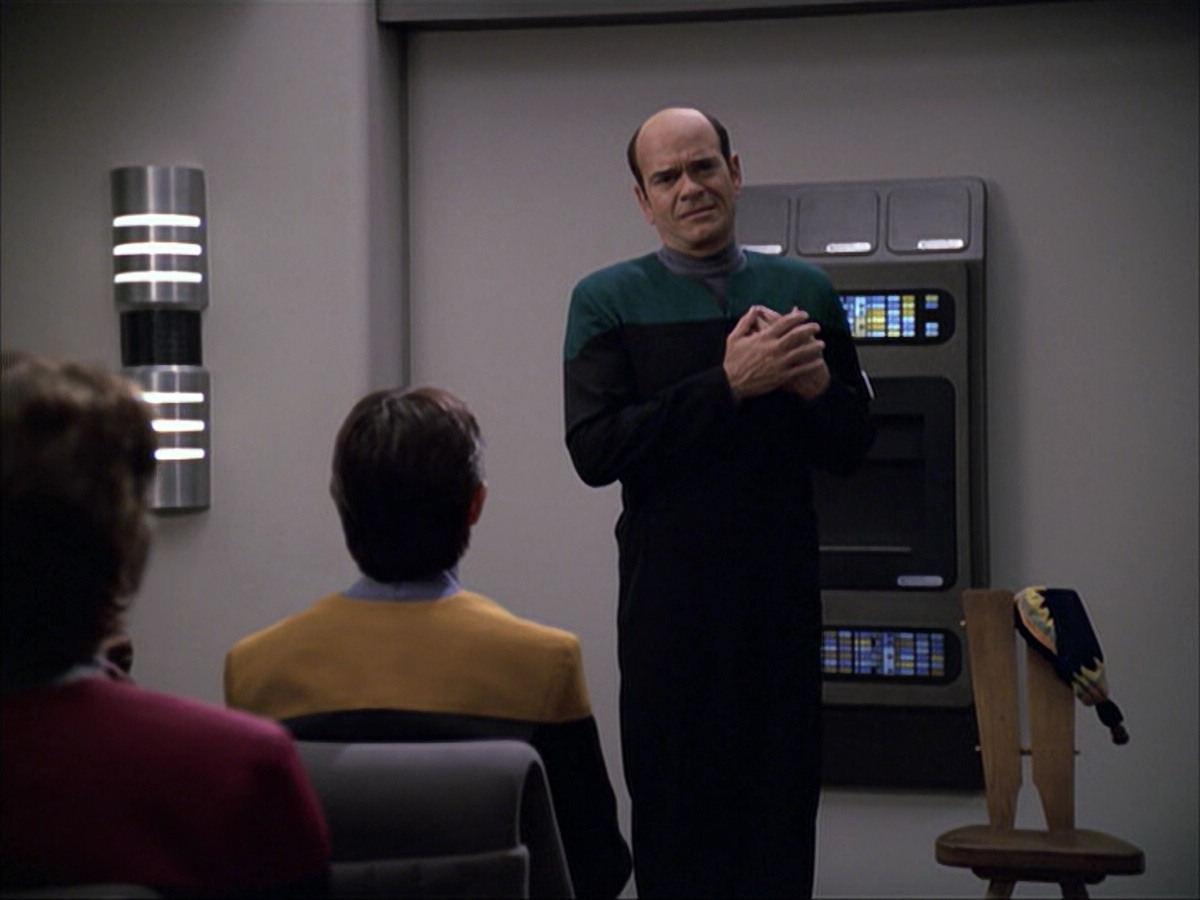 extant_StarTrek_VOY_6x04-TinkerTenorDoctorSpy_00050.jpg