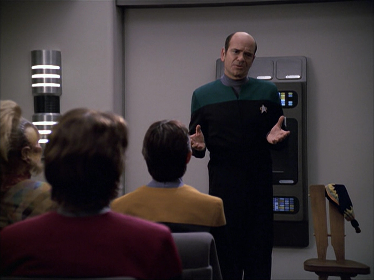 extant_StarTrek_VOY_6x04-TinkerTenorDoctorSpy_00053.jpg