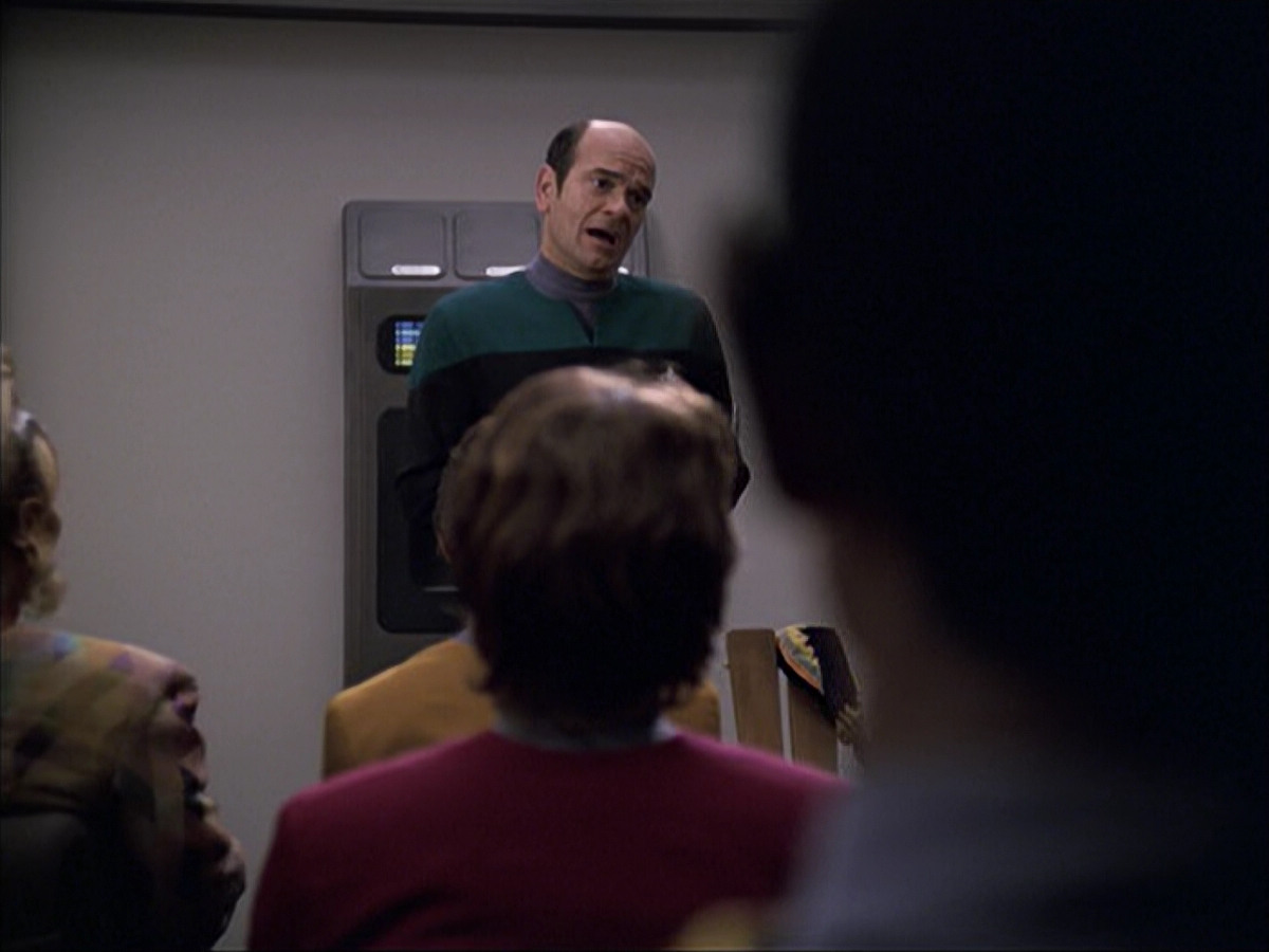 extant_StarTrek_VOY_6x04-TinkerTenorDoctorSpy_00063.jpg