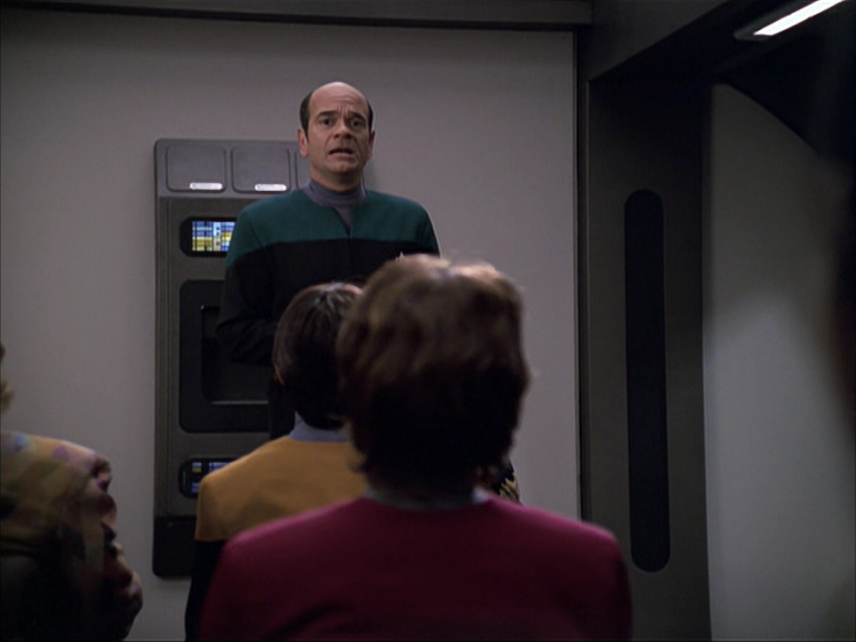 extant_StarTrek_VOY_6x04-TinkerTenorDoctorSpy_00065.jpg