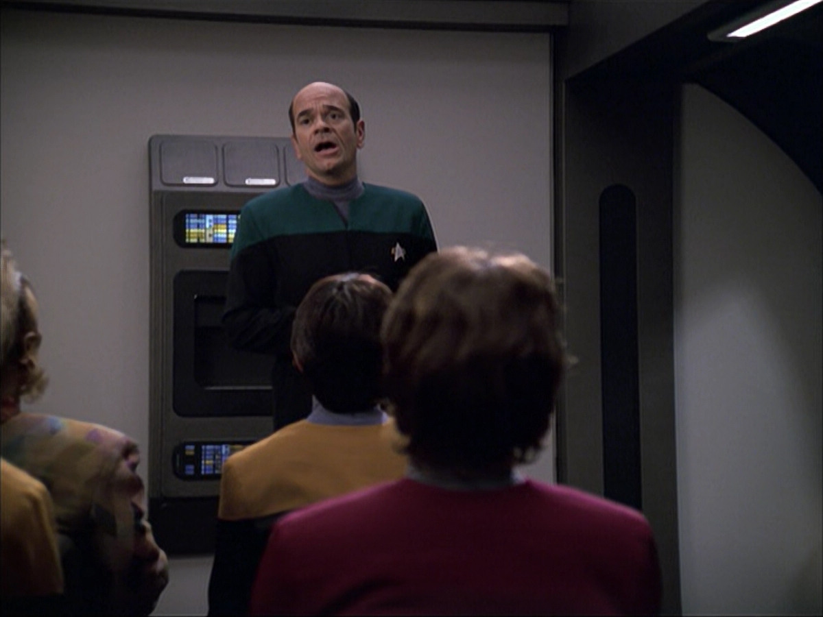 extant_StarTrek_VOY_6x04-TinkerTenorDoctorSpy_00066.jpg