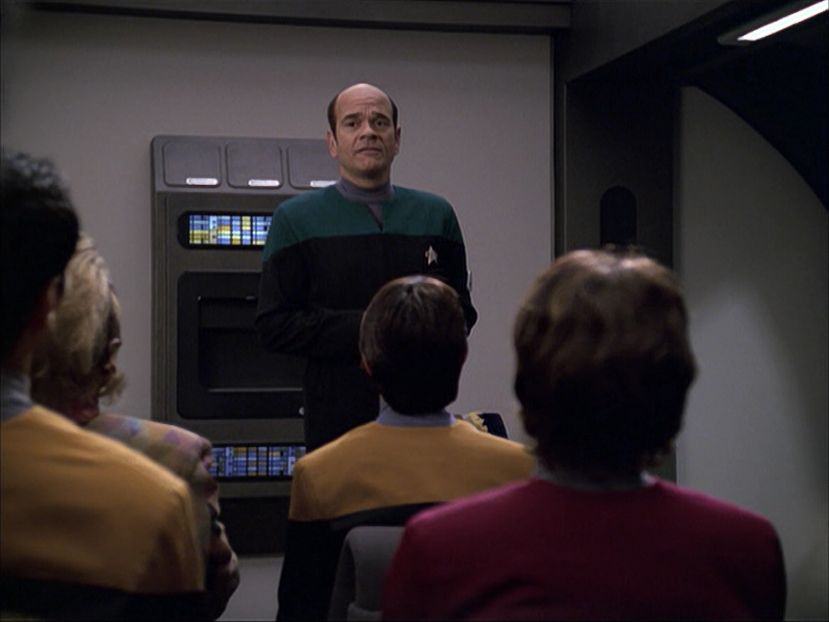 extant_StarTrek_VOY_6x04-TinkerTenorDoctorSpy_00068.jpg