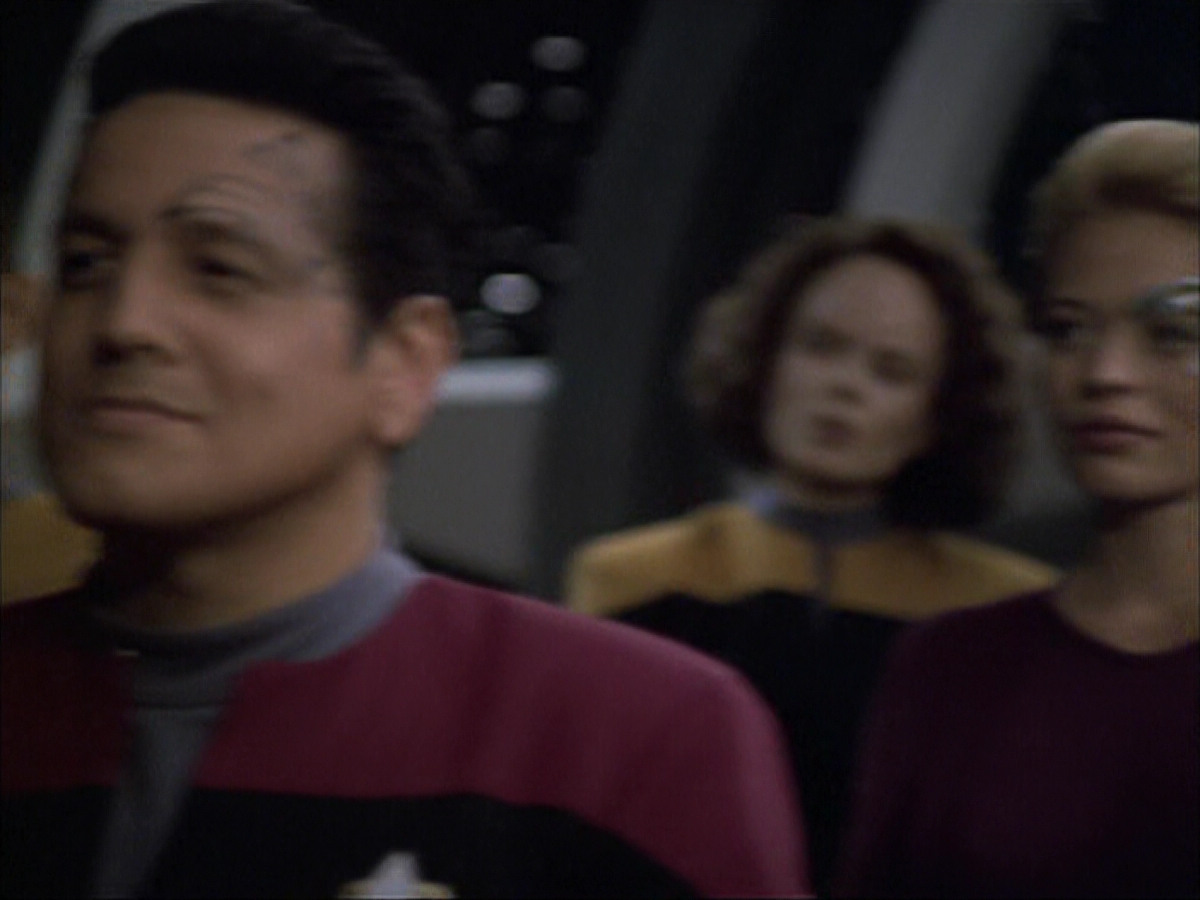 extant_StarTrek_VOY_6x04-TinkerTenorDoctorSpy_00083.jpg