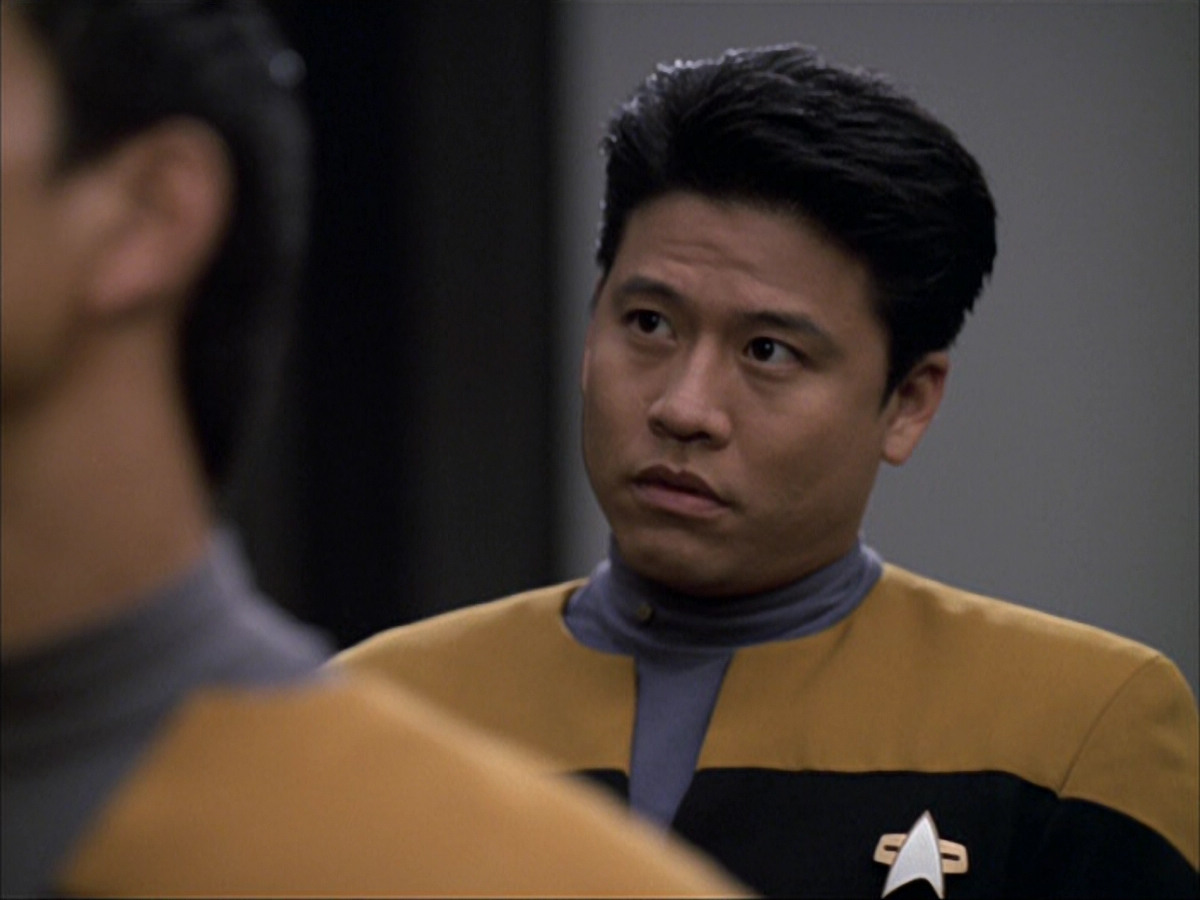 extant_StarTrek_VOY_6x04-TinkerTenorDoctorSpy_00090.jpg