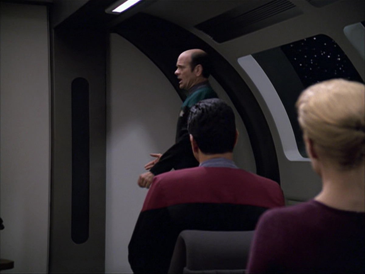 extant_StarTrek_VOY_6x04-TinkerTenorDoctorSpy_00091.jpg