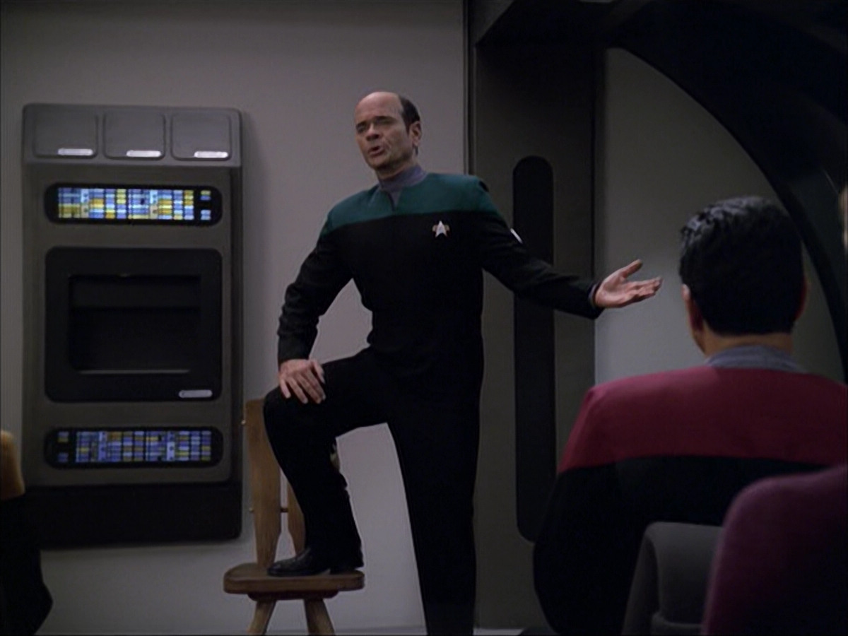 extant_StarTrek_VOY_6x04-TinkerTenorDoctorSpy_00095.jpg