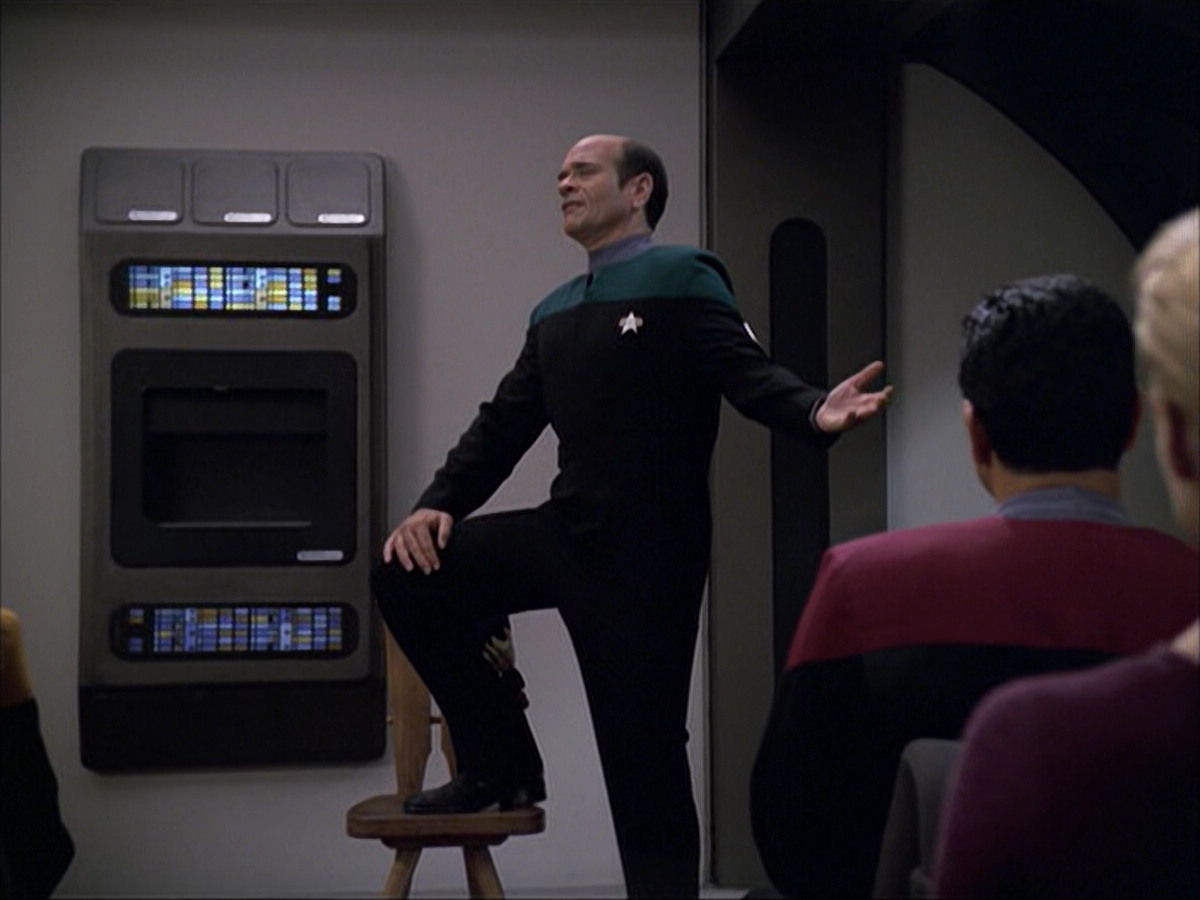 extant_StarTrek_VOY_6x04-TinkerTenorDoctorSpy_00096.jpg