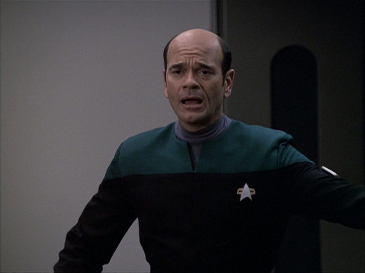 extant_StarTrek_VOY_6x04-TinkerTenorDoctorSpy_00105.jpg
