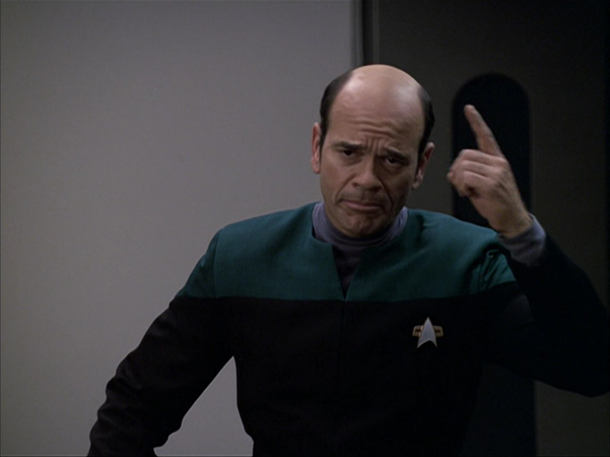 extant_StarTrek_VOY_6x04-TinkerTenorDoctorSpy_00106.jpg