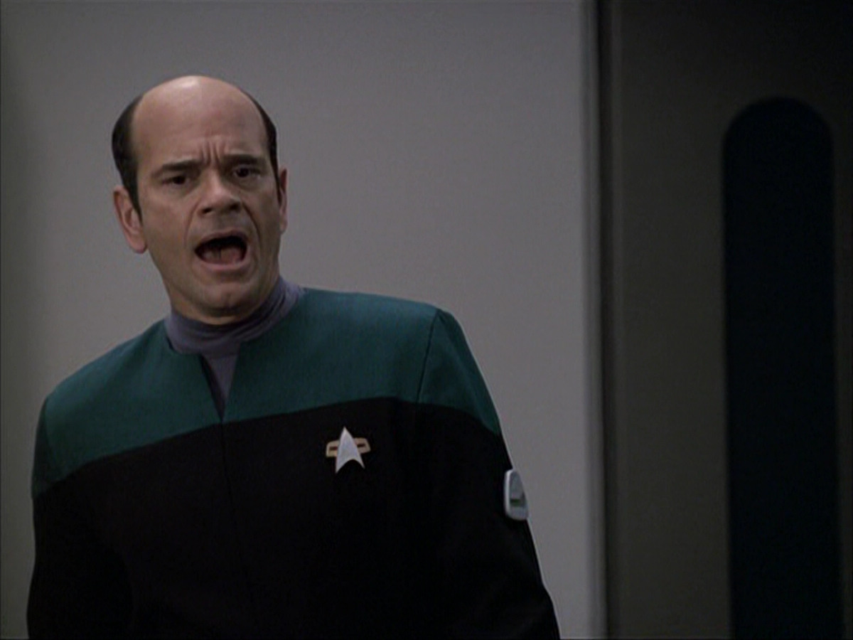 extant_StarTrek_VOY_6x04-TinkerTenorDoctorSpy_00119.jpg