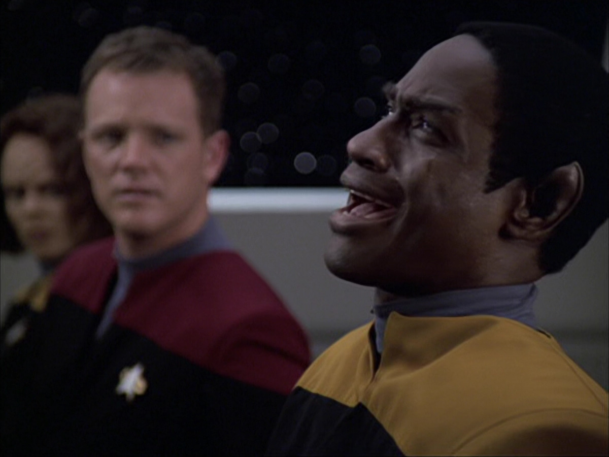 extant_StarTrek_VOY_6x04-TinkerTenorDoctorSpy_00126.jpg