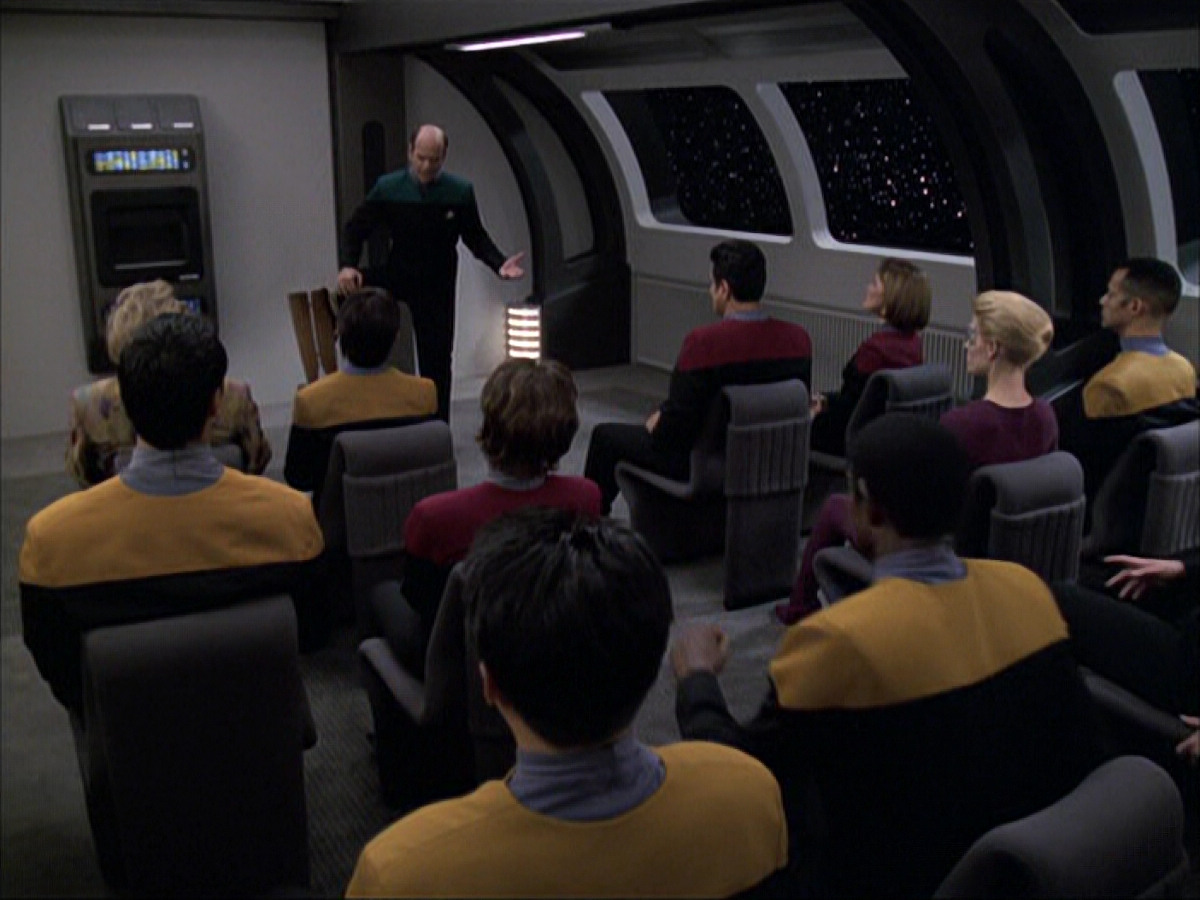 extant_StarTrek_VOY_6x04-TinkerTenorDoctorSpy_00131.jpg