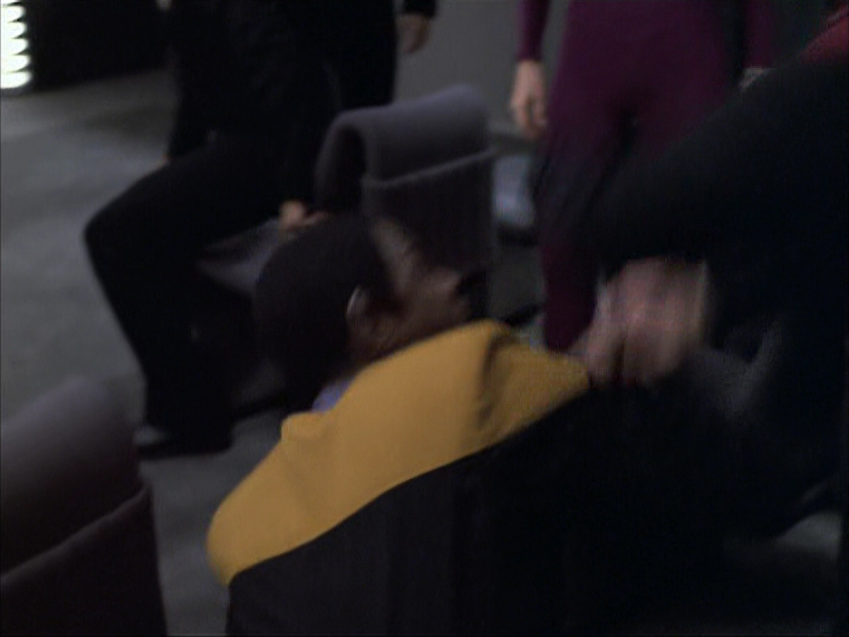 extant_StarTrek_VOY_6x04-TinkerTenorDoctorSpy_00134.jpg