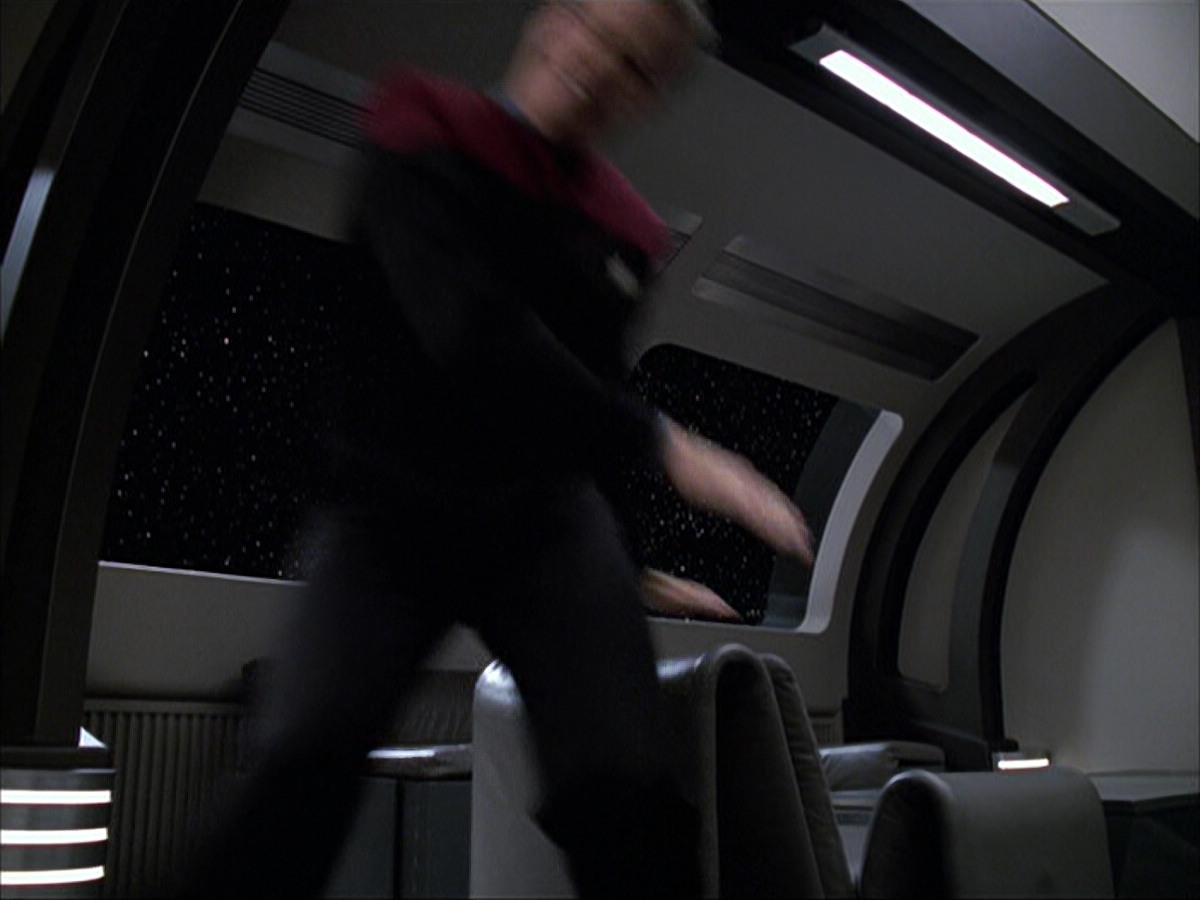 extant_StarTrek_VOY_6x04-TinkerTenorDoctorSpy_00135.jpg