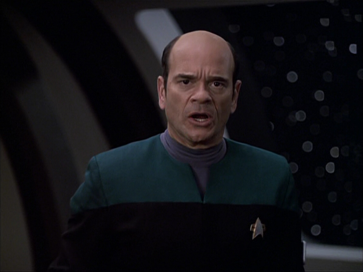 extant_StarTrek_VOY_6x04-TinkerTenorDoctorSpy_00144.jpg