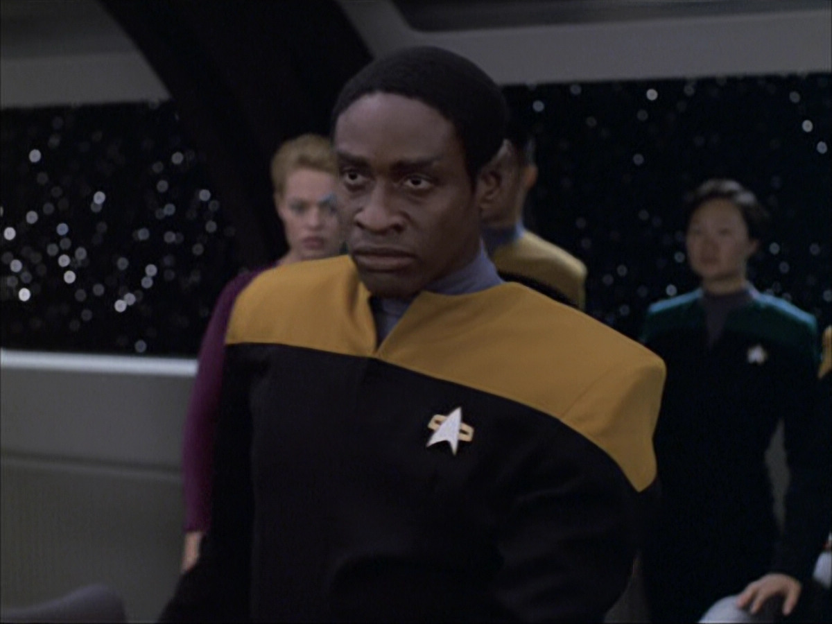 extant_StarTrek_VOY_6x04-TinkerTenorDoctorSpy_00150.jpg