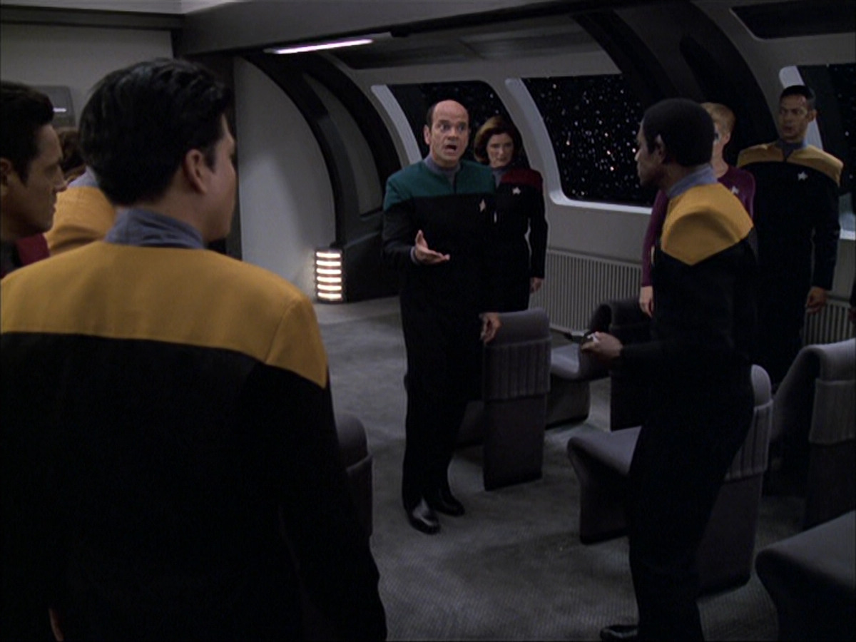 extant_StarTrek_VOY_6x04-TinkerTenorDoctorSpy_00164.jpg