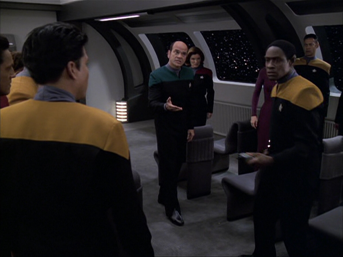 extant_StarTrek_VOY_6x04-TinkerTenorDoctorSpy_00165.jpg