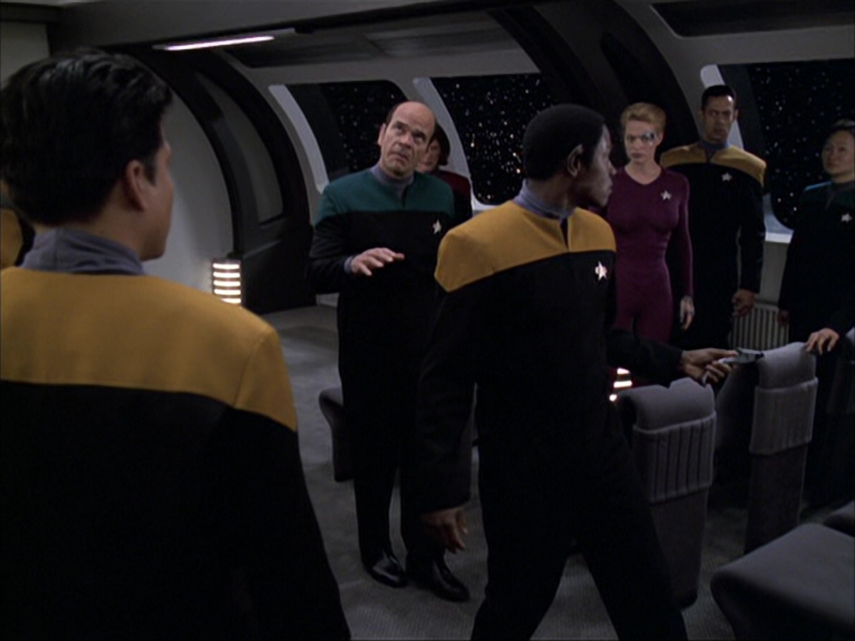 extant_StarTrek_VOY_6x04-TinkerTenorDoctorSpy_00167.jpg