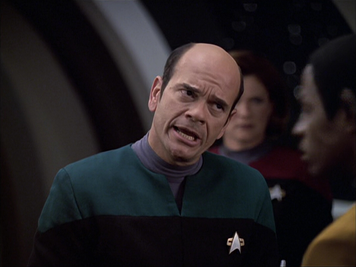extant_StarTrek_VOY_6x04-TinkerTenorDoctorSpy_00171.jpg