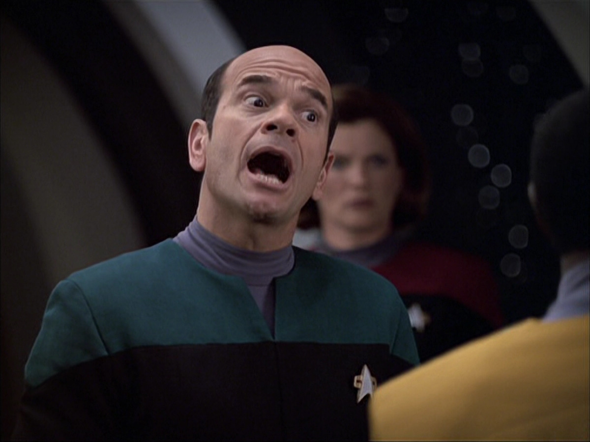 extant_StarTrek_VOY_6x04-TinkerTenorDoctorSpy_00173.jpg
