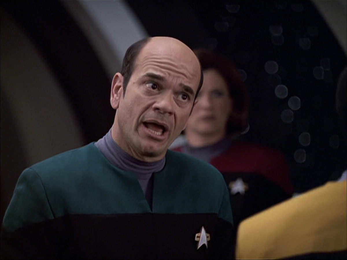 extant_StarTrek_VOY_6x04-TinkerTenorDoctorSpy_00174.jpg