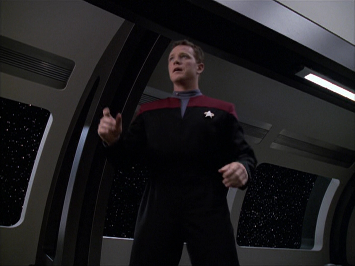 extant_StarTrek_VOY_6x04-TinkerTenorDoctorSpy_00175.jpg