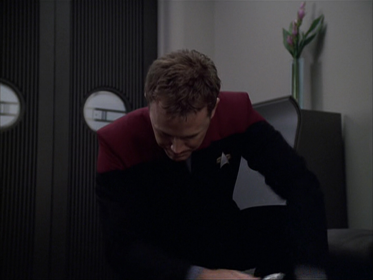 extant_StarTrek_VOY_6x04-TinkerTenorDoctorSpy_00190.jpg