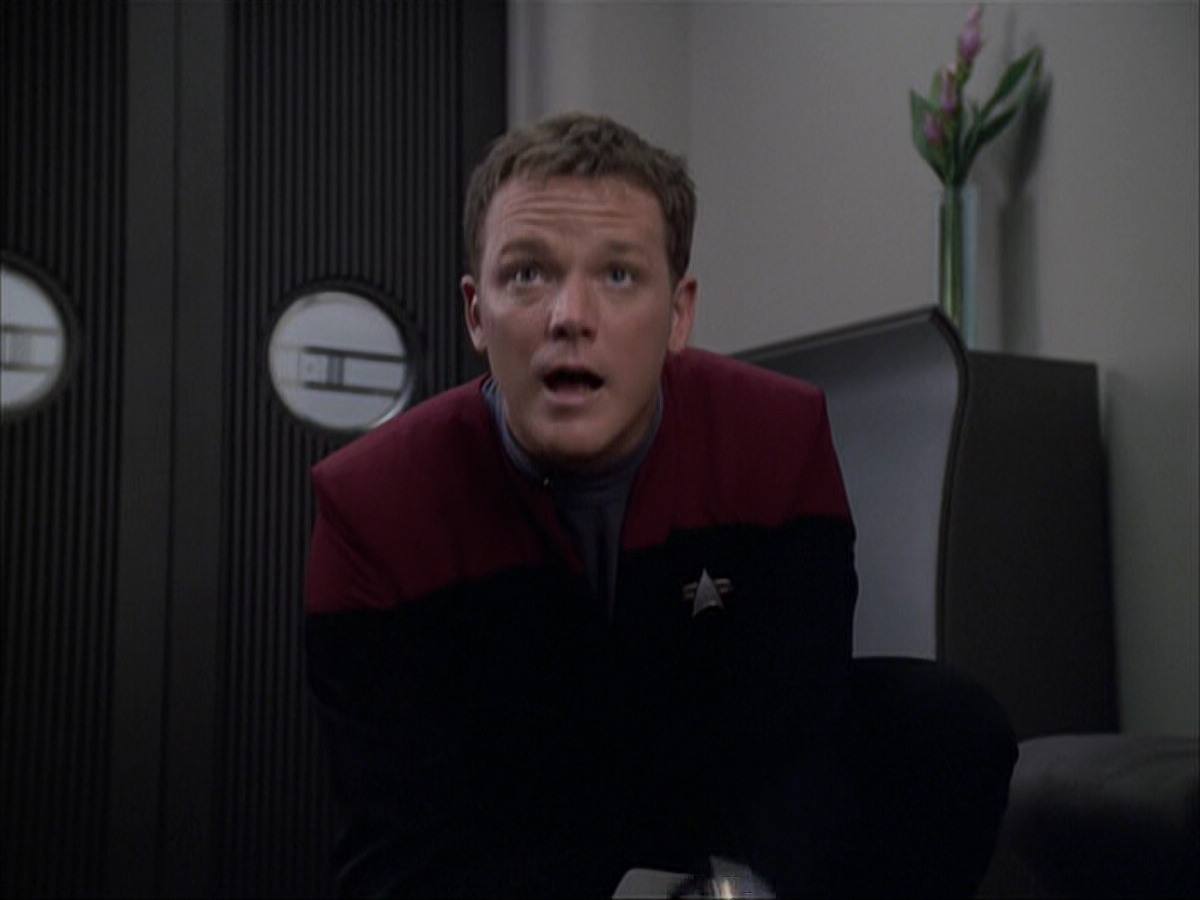 extant_StarTrek_VOY_6x04-TinkerTenorDoctorSpy_00191.jpg