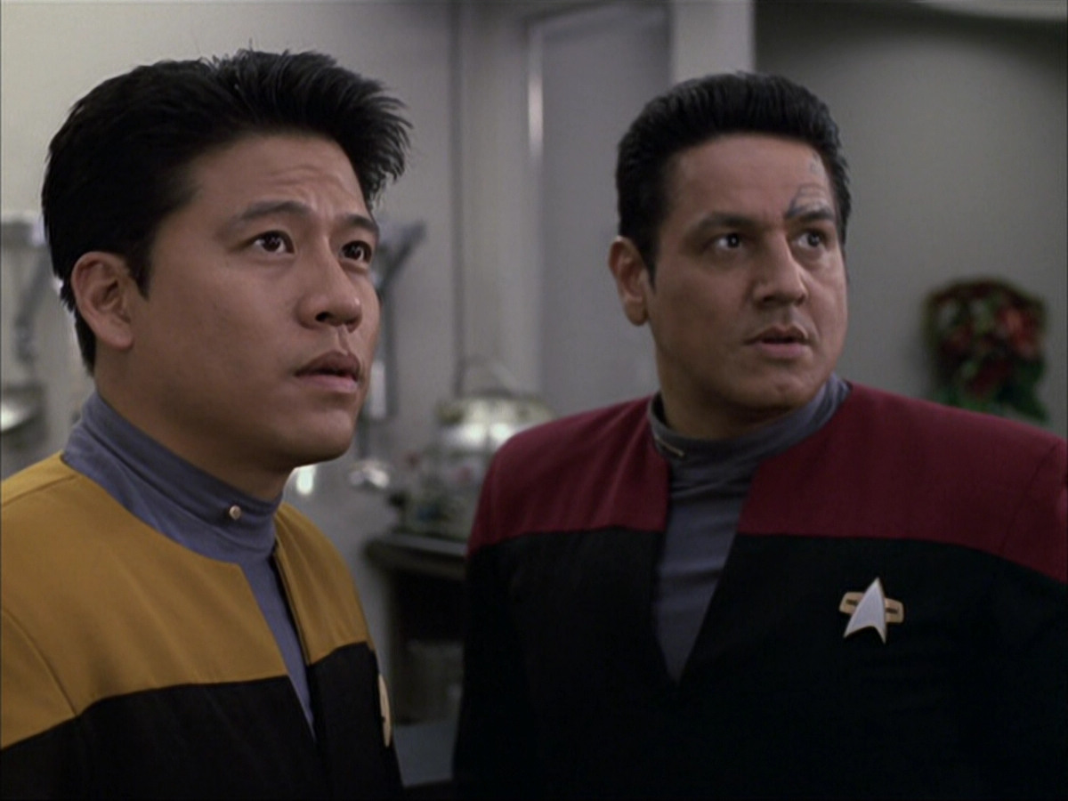 extant_StarTrek_VOY_6x04-TinkerTenorDoctorSpy_00197.jpg