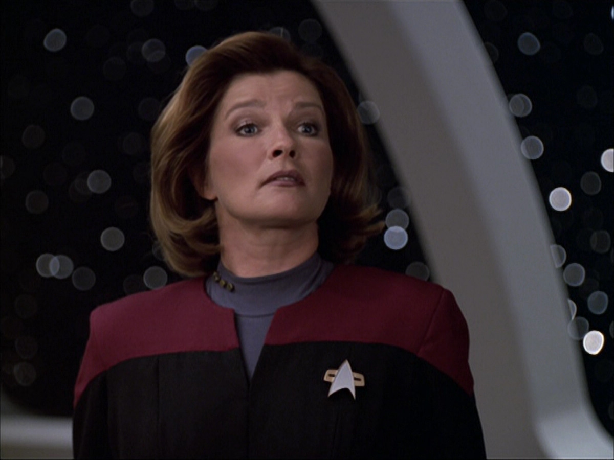 extant_StarTrek_VOY_6x04-TinkerTenorDoctorSpy_00201.jpg