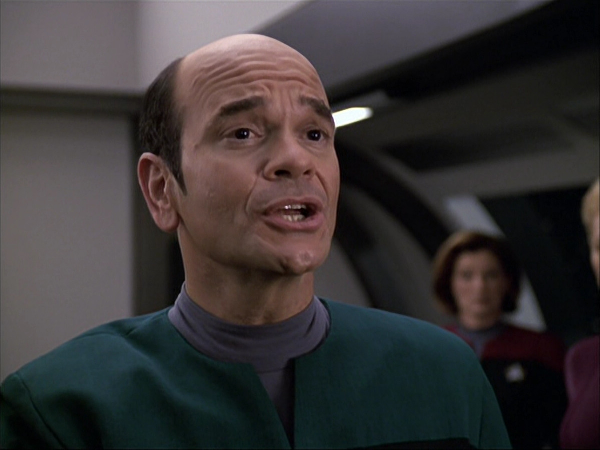 extant_StarTrek_VOY_6x04-TinkerTenorDoctorSpy_00204.jpg