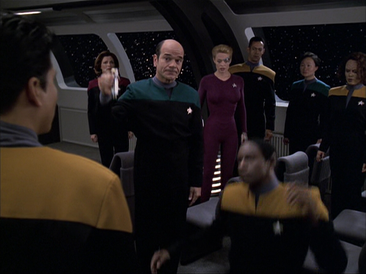 extant_StarTrek_VOY_6x04-TinkerTenorDoctorSpy_00208.jpg