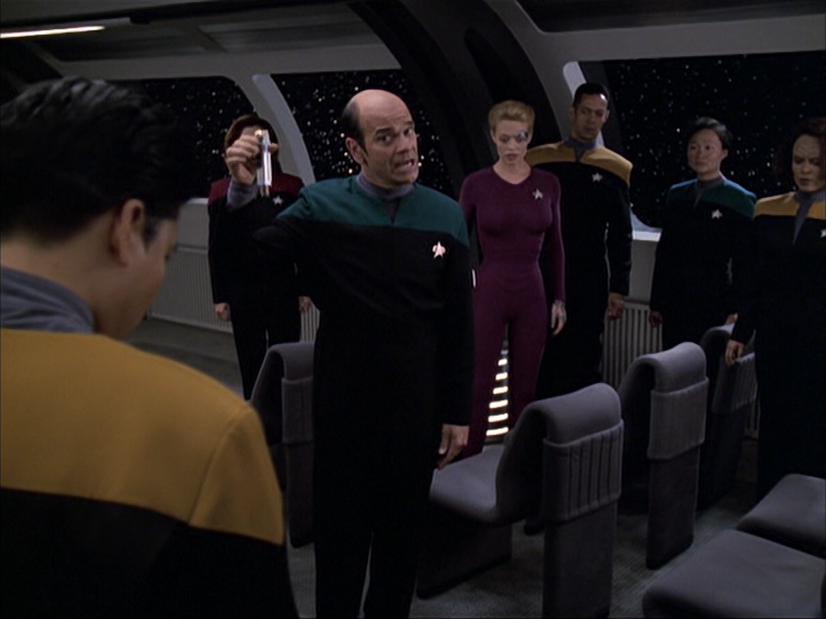 extant_StarTrek_VOY_6x04-TinkerTenorDoctorSpy_00209.jpg