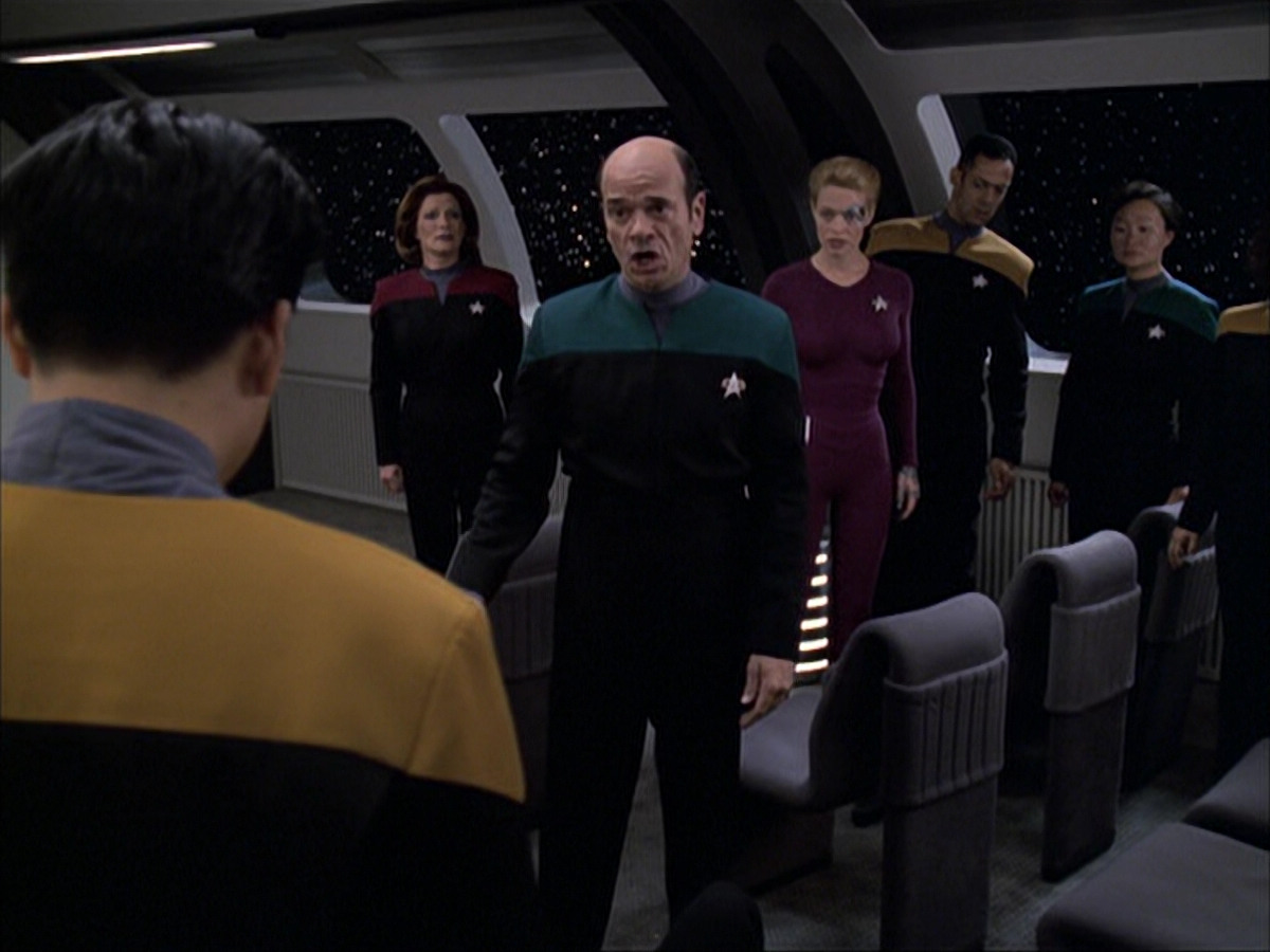 extant_StarTrek_VOY_6x04-TinkerTenorDoctorSpy_00211.jpg