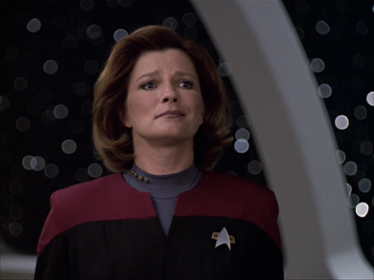 extant_StarTrek_VOY_6x04-TinkerTenorDoctorSpy_00213.jpg