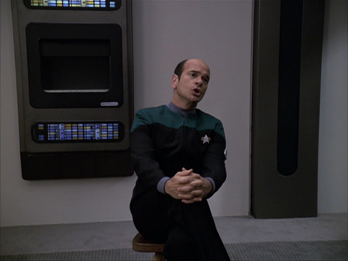 extant_StarTrek_VOY_6x04-TinkerTenorDoctorSpy_00222.jpg