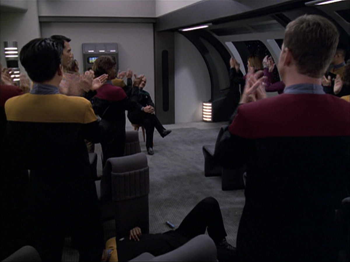extant_StarTrek_VOY_6x04-TinkerTenorDoctorSpy_00225.jpg